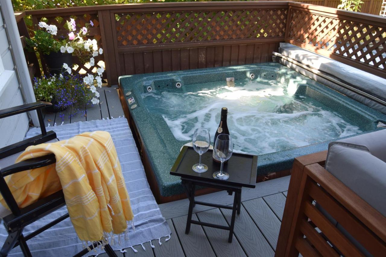 Rathtrevor Beach B&B Парксвилл Экстерьер фото